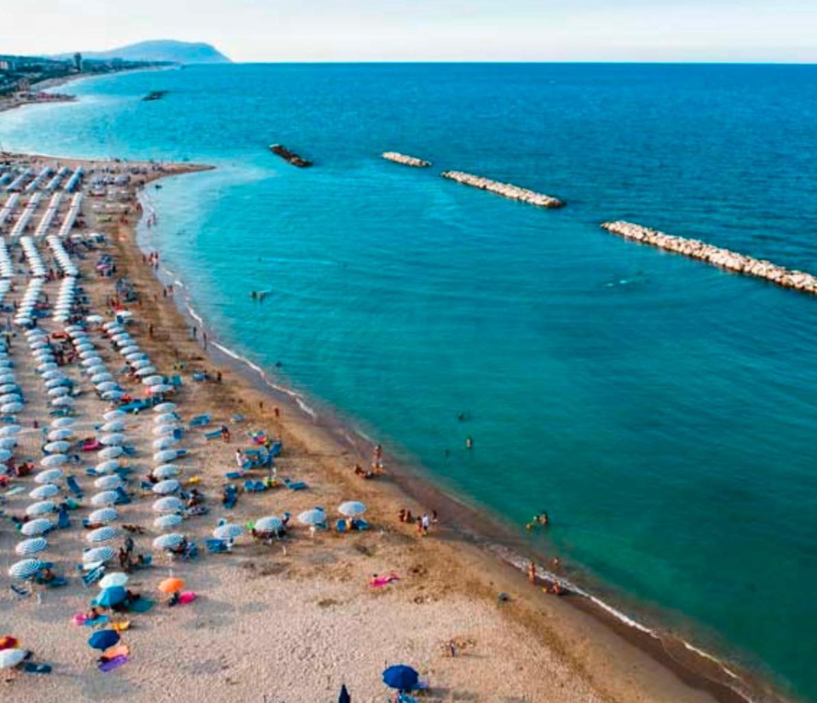 Апартаменти La Voce Del Mare 3 Чивітанова-Марке Екстер'єр фото